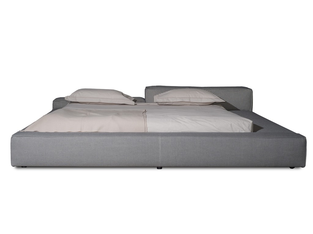 Кровать extrasoft  living divani для спальни.