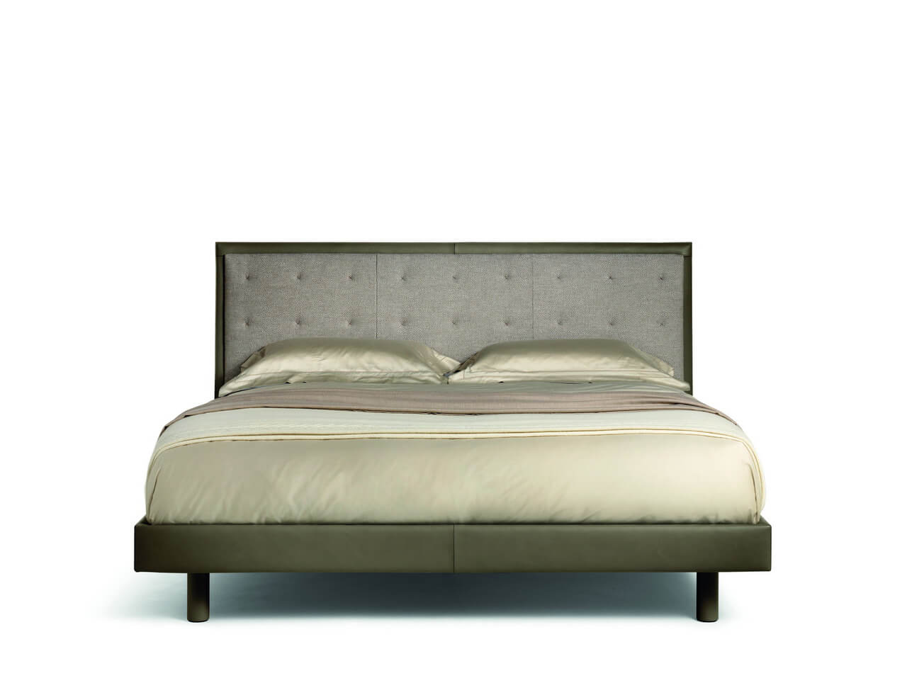 Кровать grantorino coupe poltrona frau для спальни.